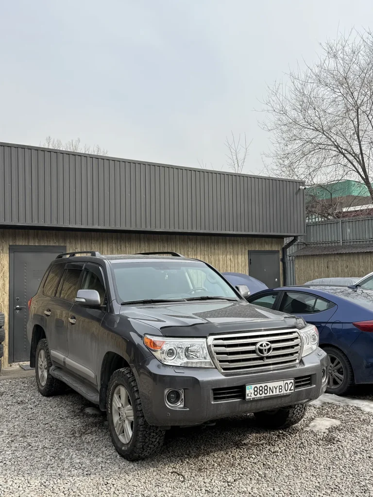 Toyota Land Cruiser 105 (чёрный) — антикоррозийная обработка